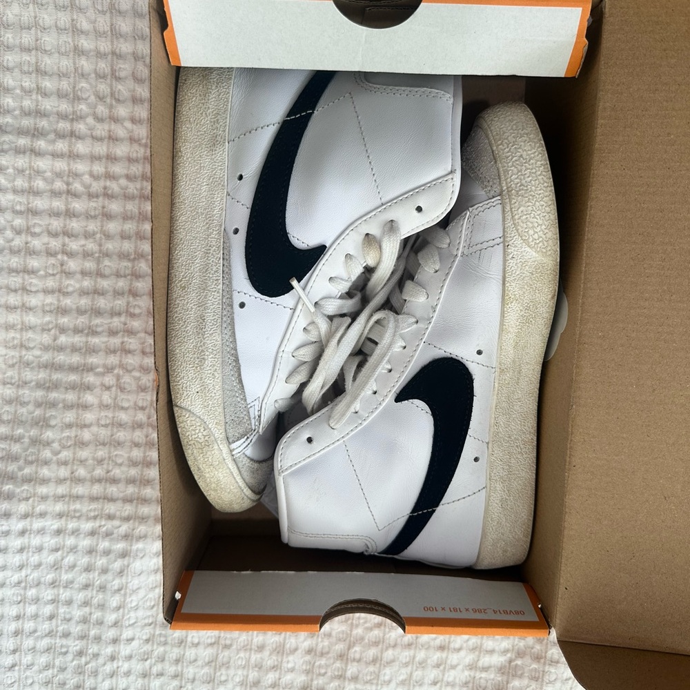Nike White and Black High-Tops